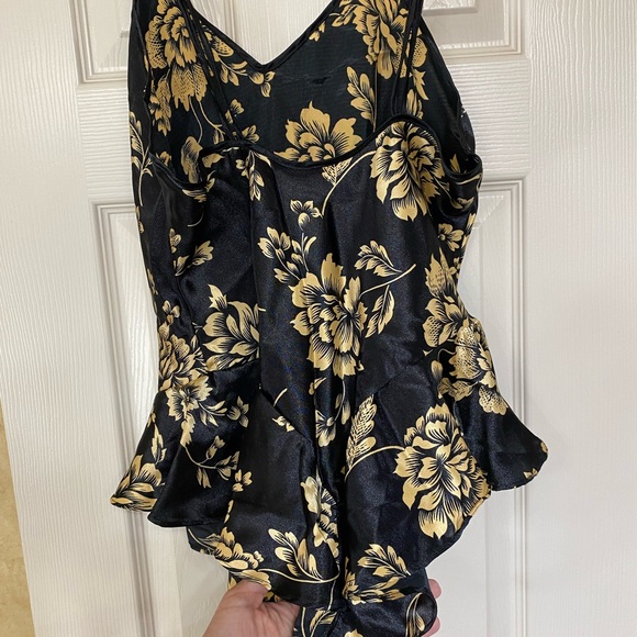 Blk  Gold Sleepwear. Worn once, a bit small, size medium. - Picture 2 of 2